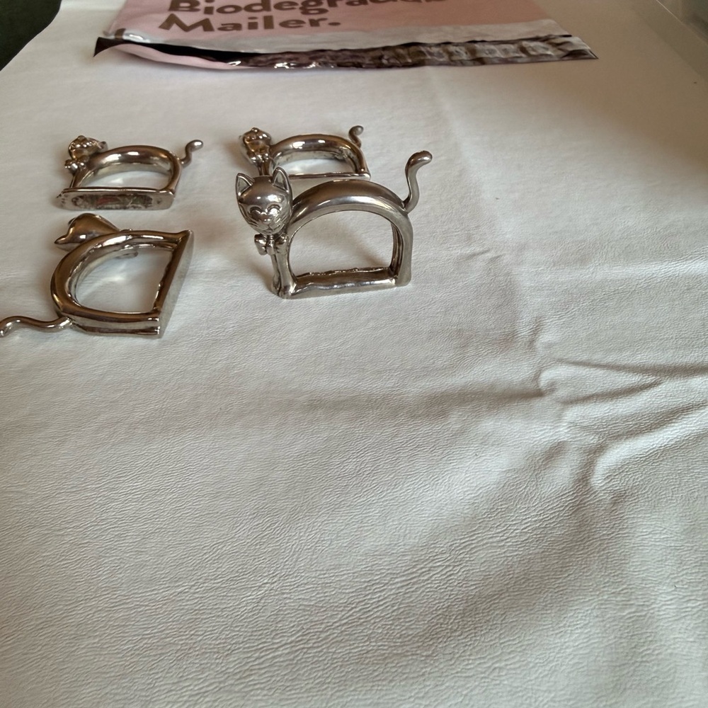 Silver plated Cat Napkin Rings Set - Picture 6 of 6